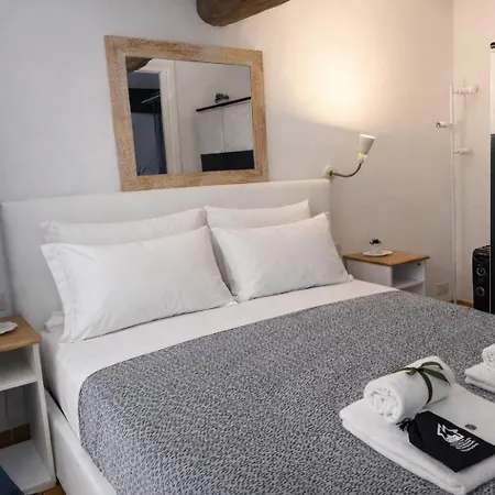 Via Dei Cestari Loft רומא